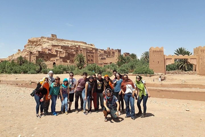 Un momento di gruppo alla Kasbah di Aït Ben Haddou
