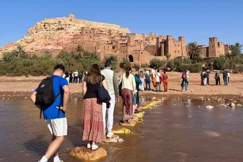 Attraversamento del fiume verso la Kasbah di Ait Benhaddou