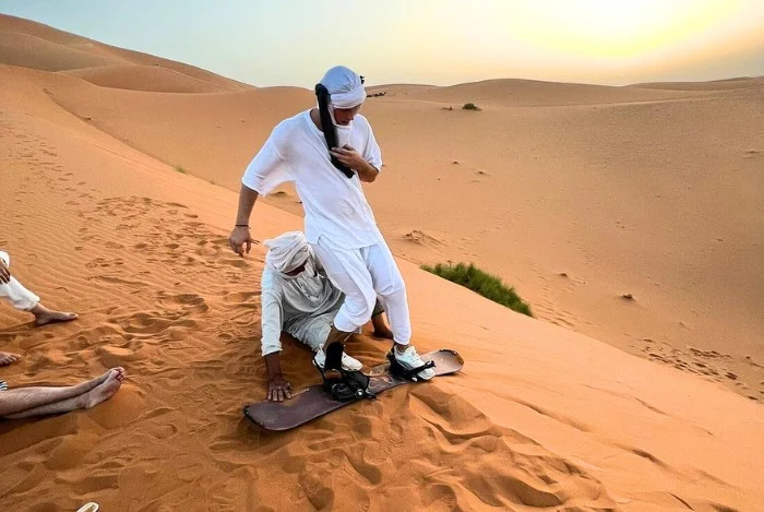 Sessione di sandboarding inclusa nel tour in quad a Merzouga