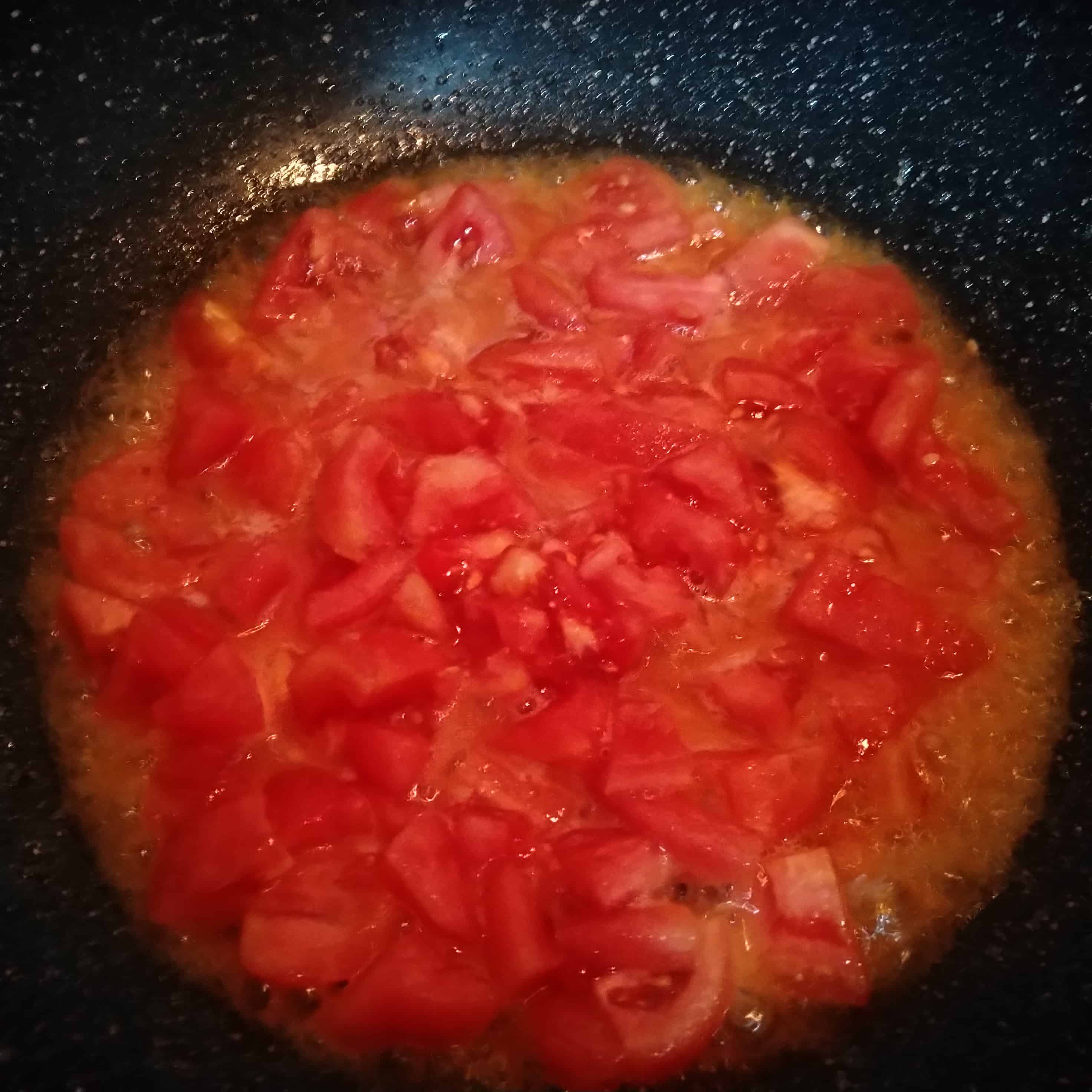 炒制番茄丁