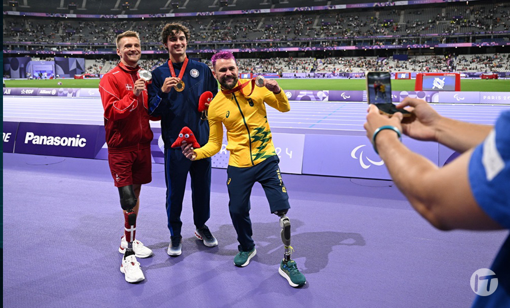 Una Selfie olímpica venezolana con un Galaxy Z Flip6 Olympic Edition