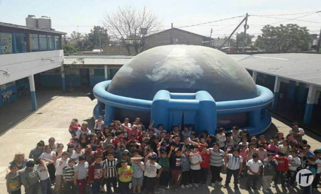Un domo inflable lleva educación y tecnología a todo Ecuador