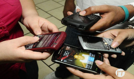 Más vale tarde que nunca: la mitad de los latinoamericanos pospone las actualizaciones de sus dispositivos