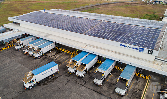 Copa Airlines apuesta por energía limpia instalando paneles solares en su centro de abastecimiento a bordo