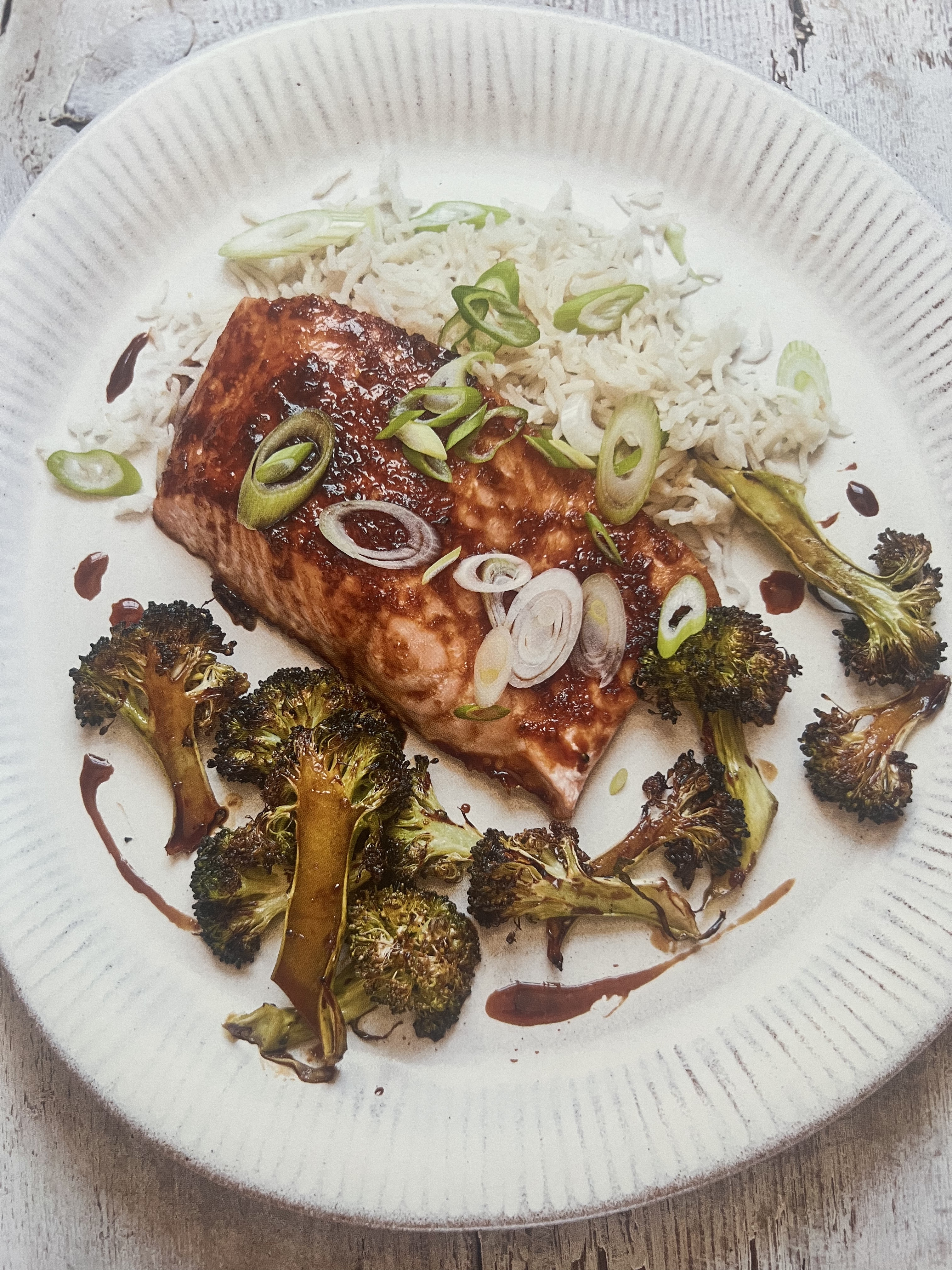 Sticky salmon with broccoli