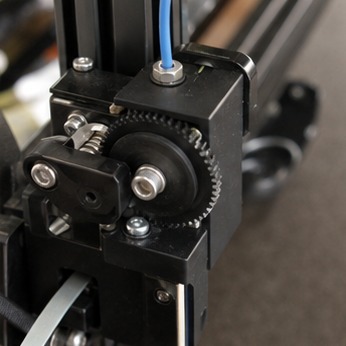 3D 프린터 압출기 클릭 소리 익스트루더 기어와 재료 이송 경로 실사 사진