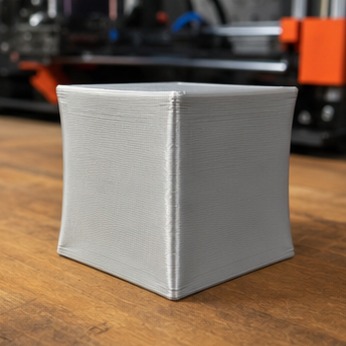 3D 프린터 압력 어드밴스 보정 코너가 불룩한 테스트 큐브 실사 사진
