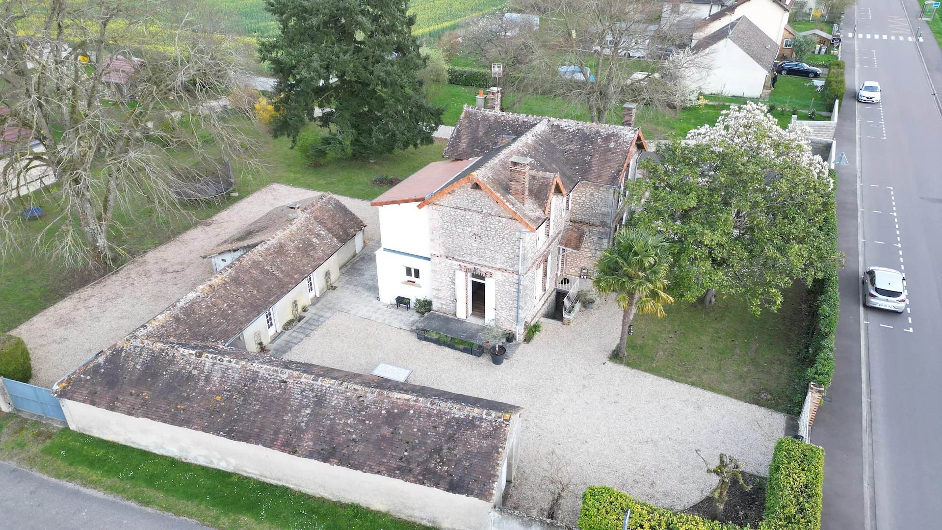 Maison filmée par drone