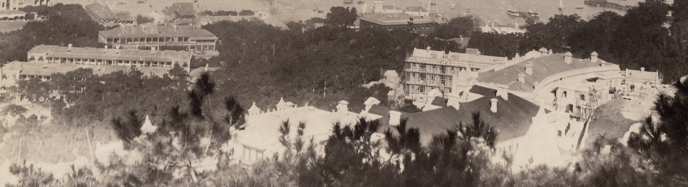 Close shot (mid-mountain villa group) close-up