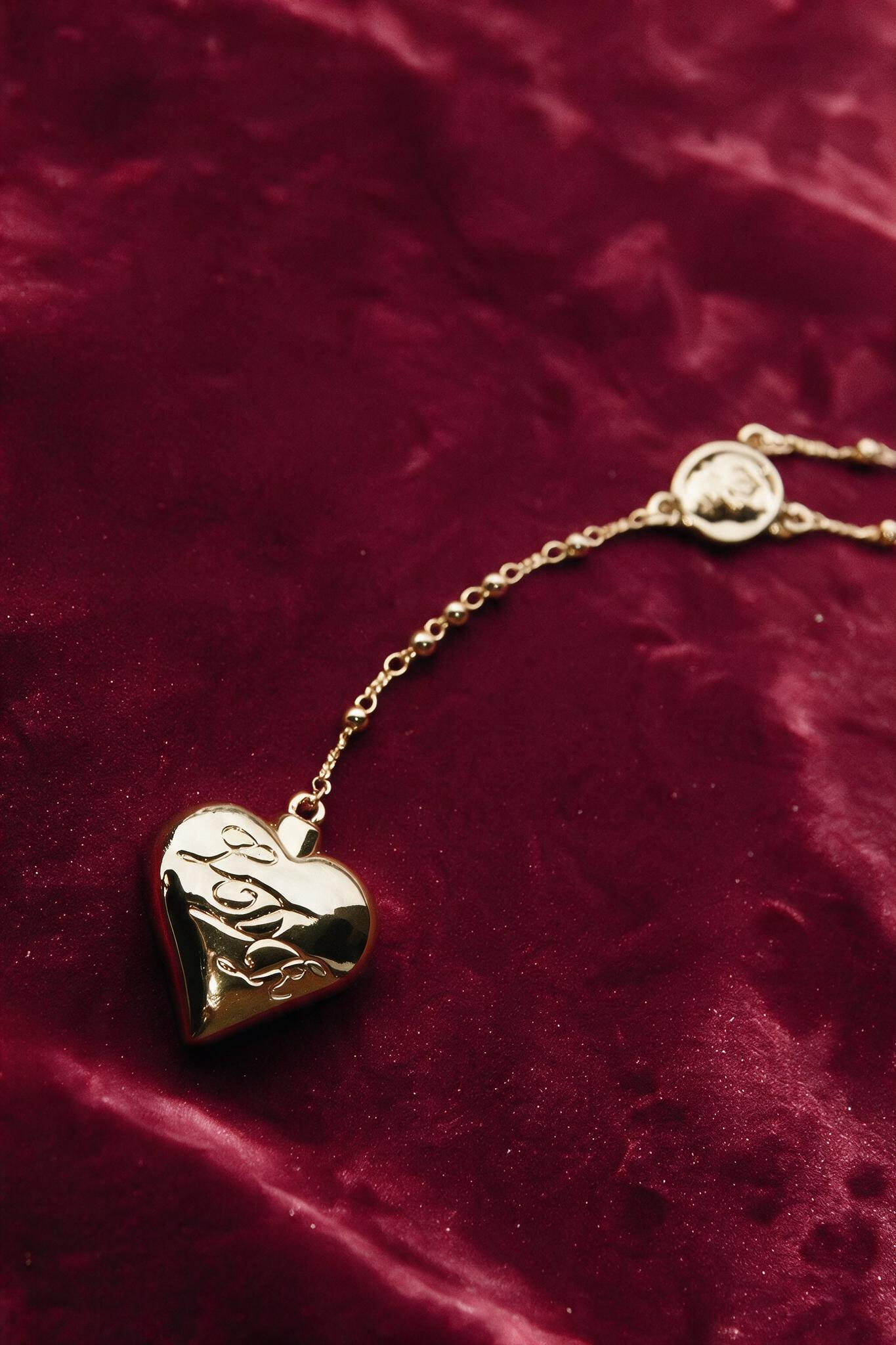 Heart and spoon necklace editorial photograph 4