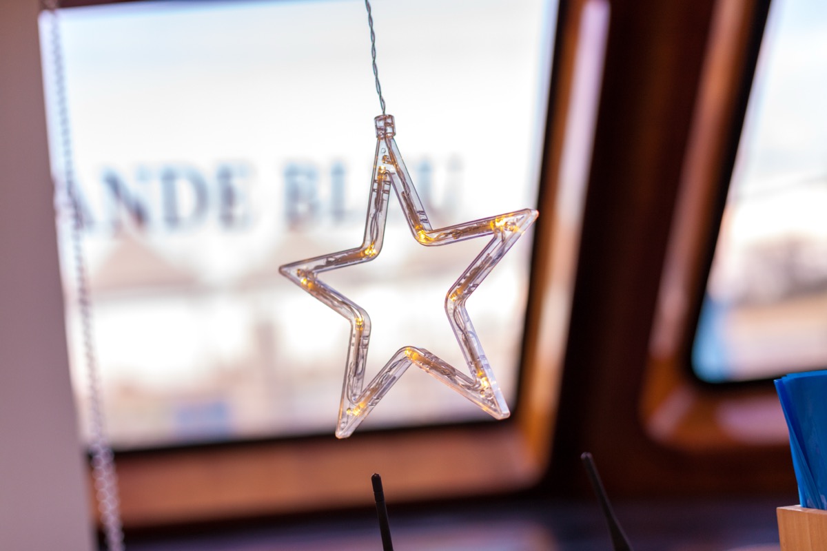 Grande Bleu yacht interior lounge