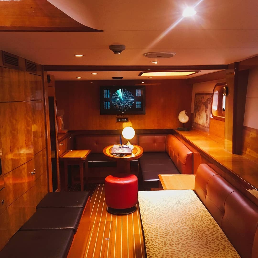 Grande Bleu yacht interior lounge