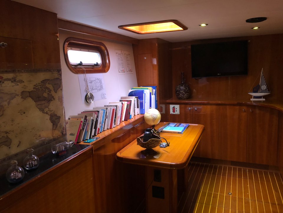 Grande Bleu yacht interior lounge