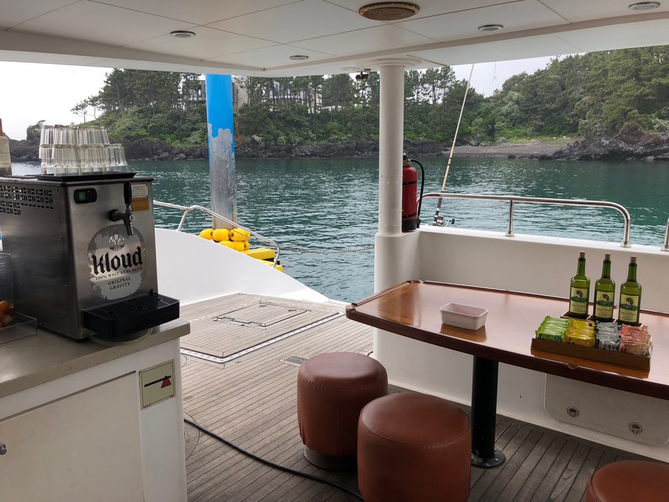 Grande Bleu yacht interior lounge