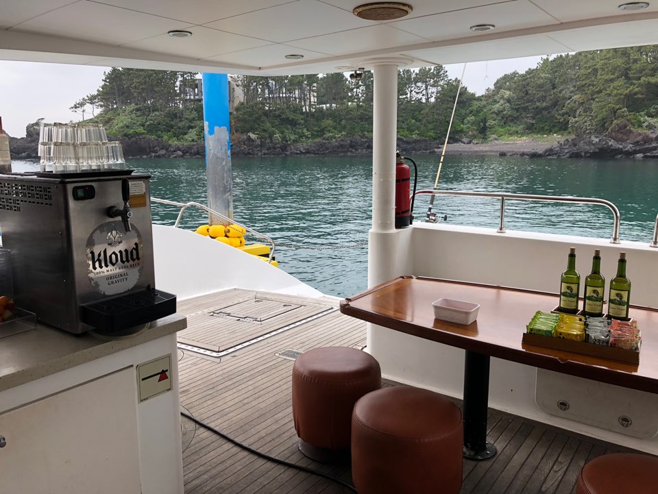 Grande Bleu yacht interior lounge