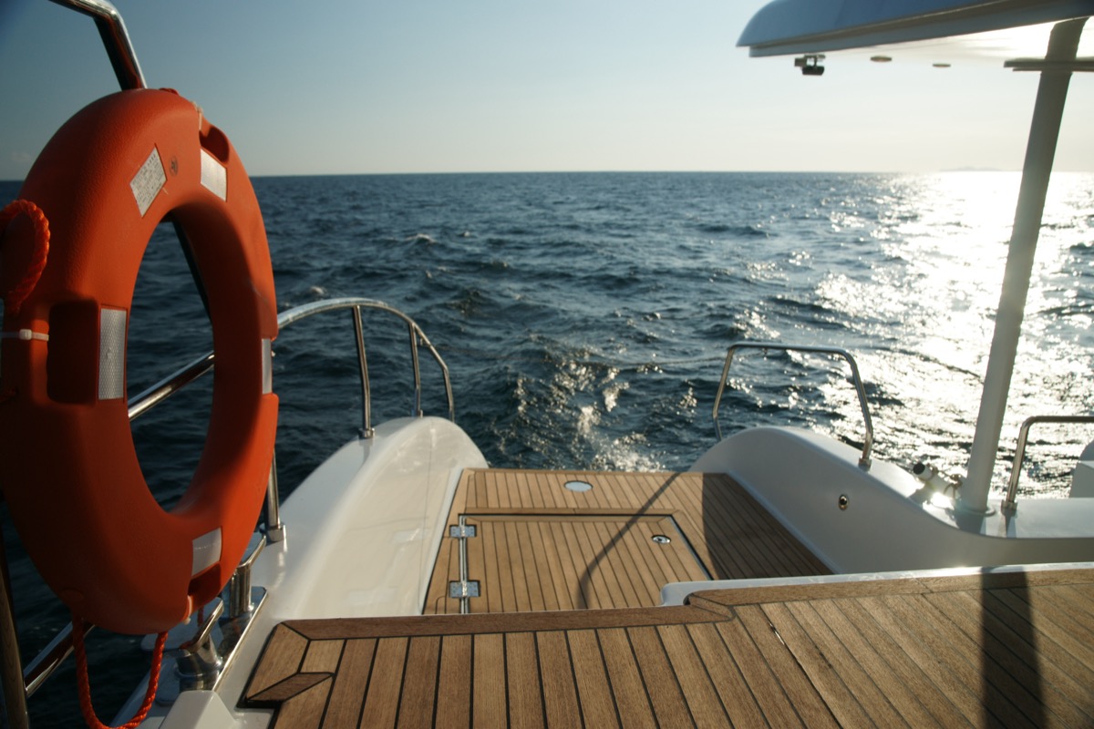 Grande Bleu yacht interior lounge