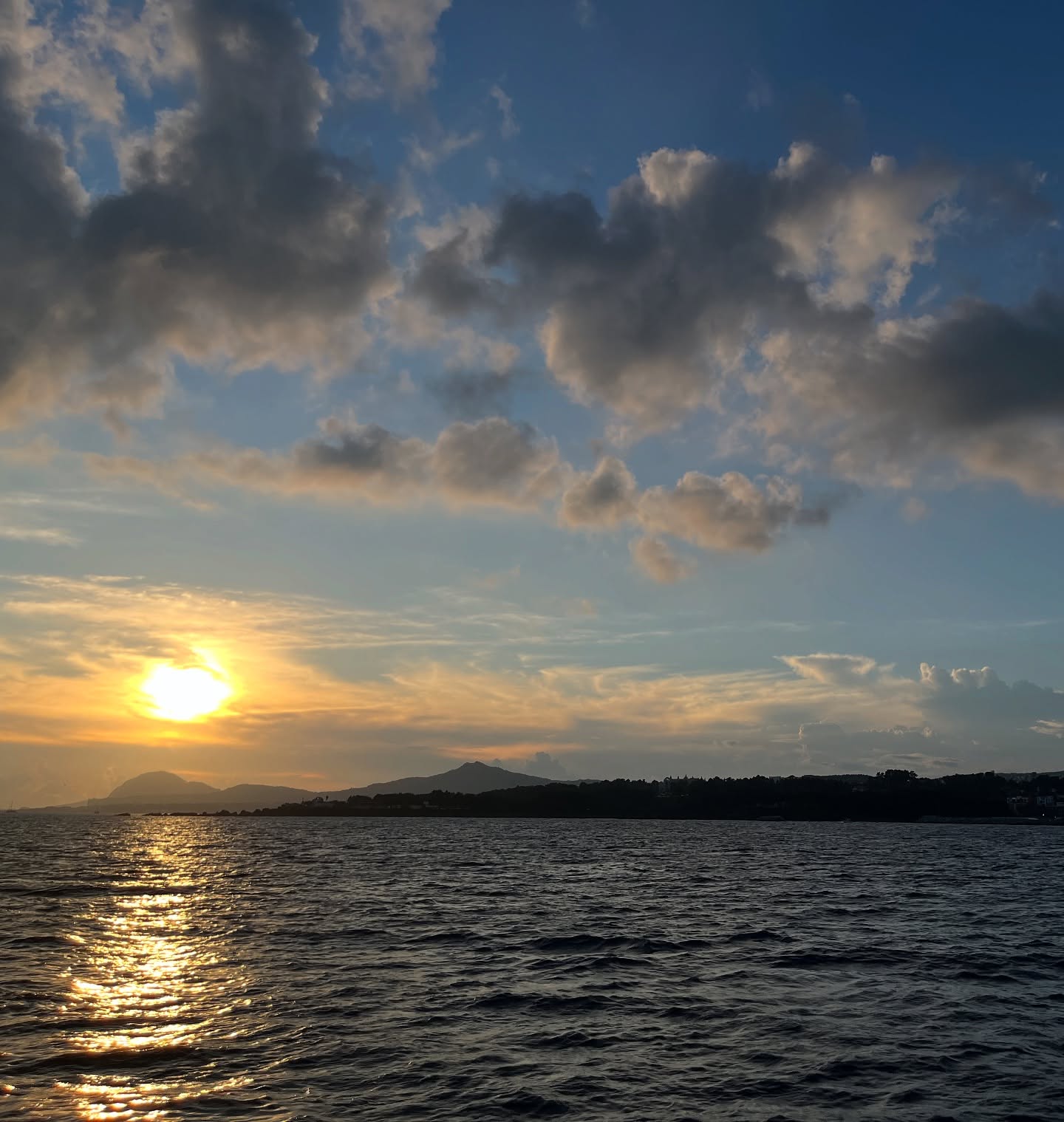 Guest enjoying Grande Bleu Jeju yacht