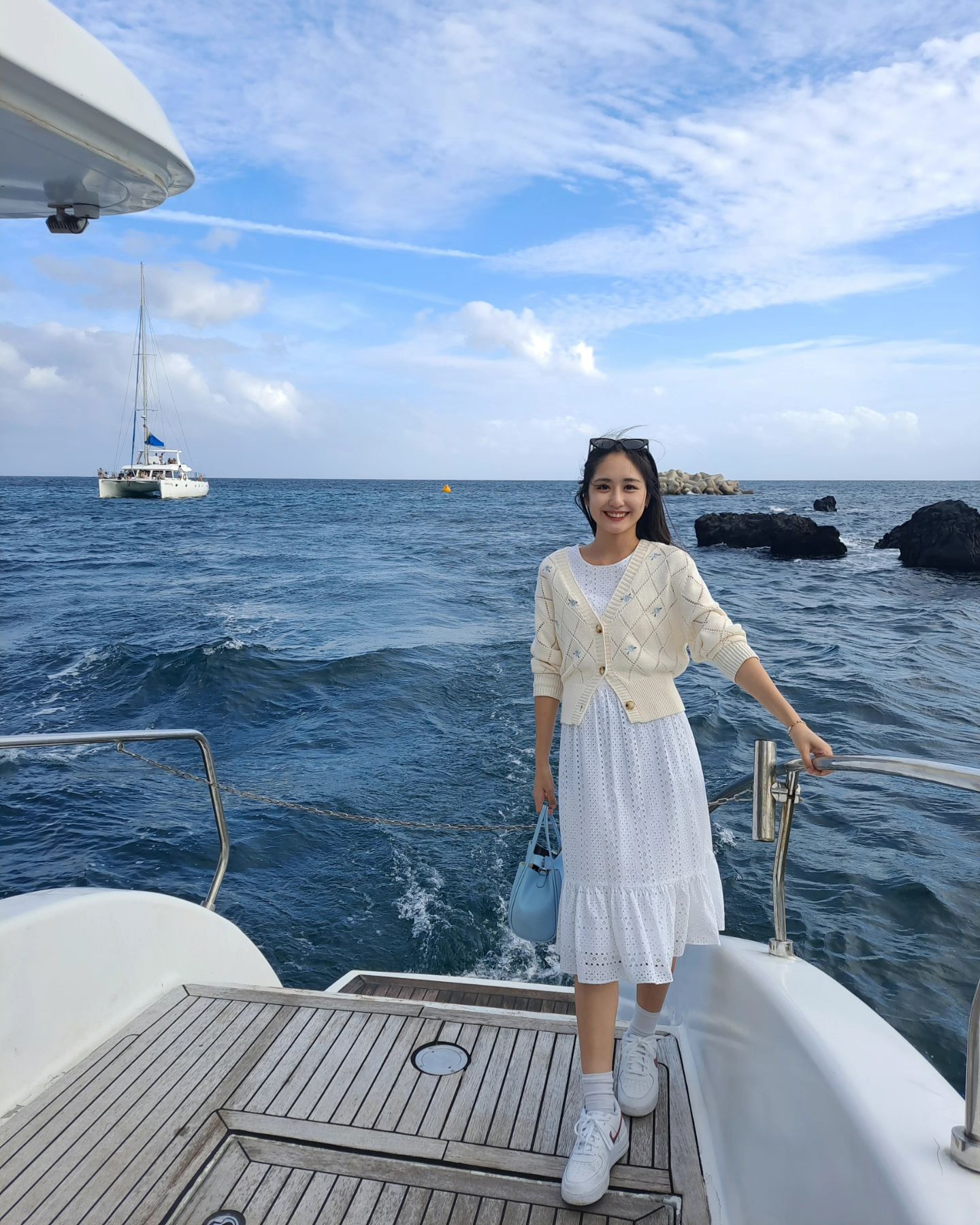 Guest enjoying Grande Bleu Jeju yacht