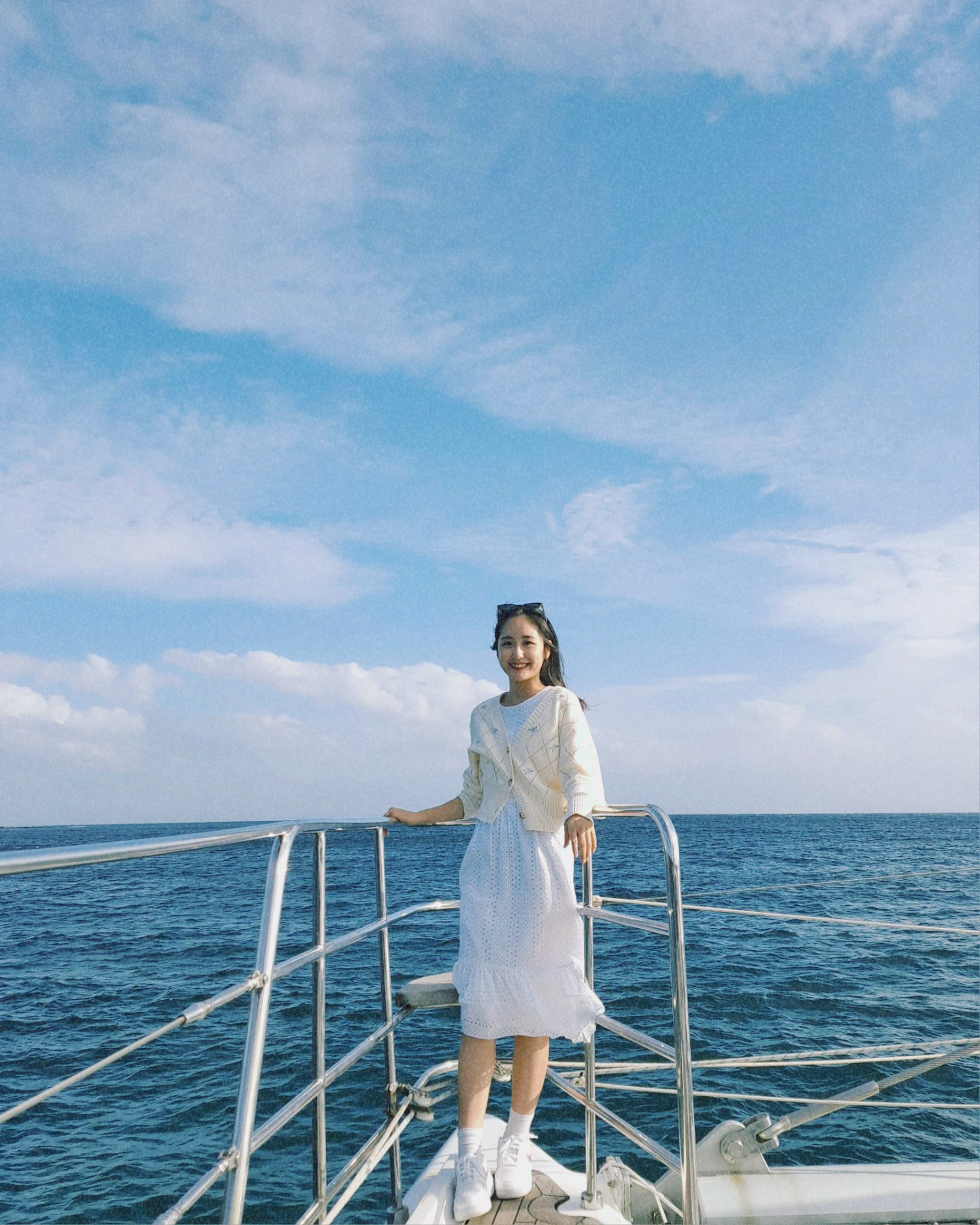 Guest enjoying Grande Bleu Jeju yacht