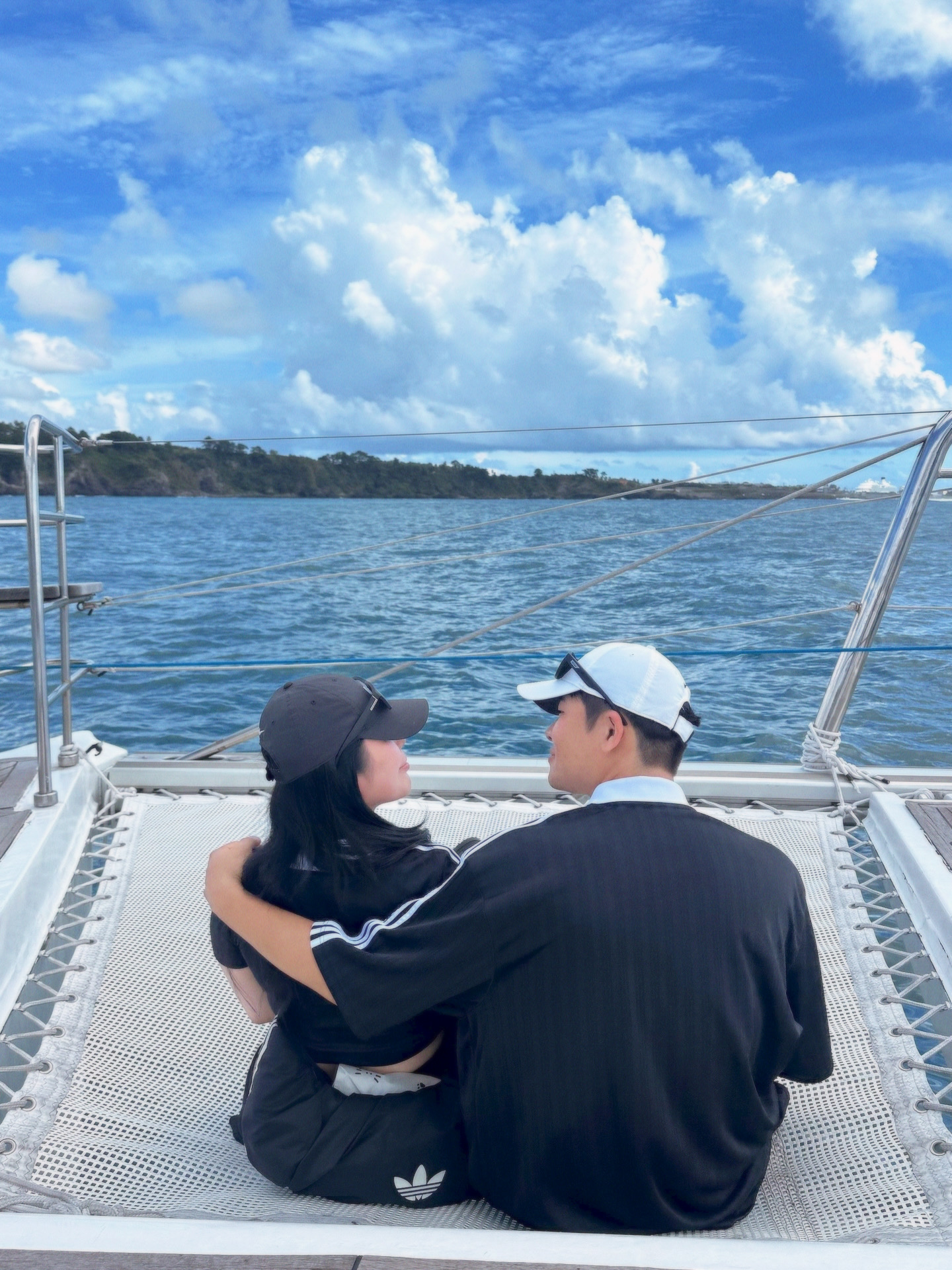 Guest enjoying Grande Bleu Jeju yacht