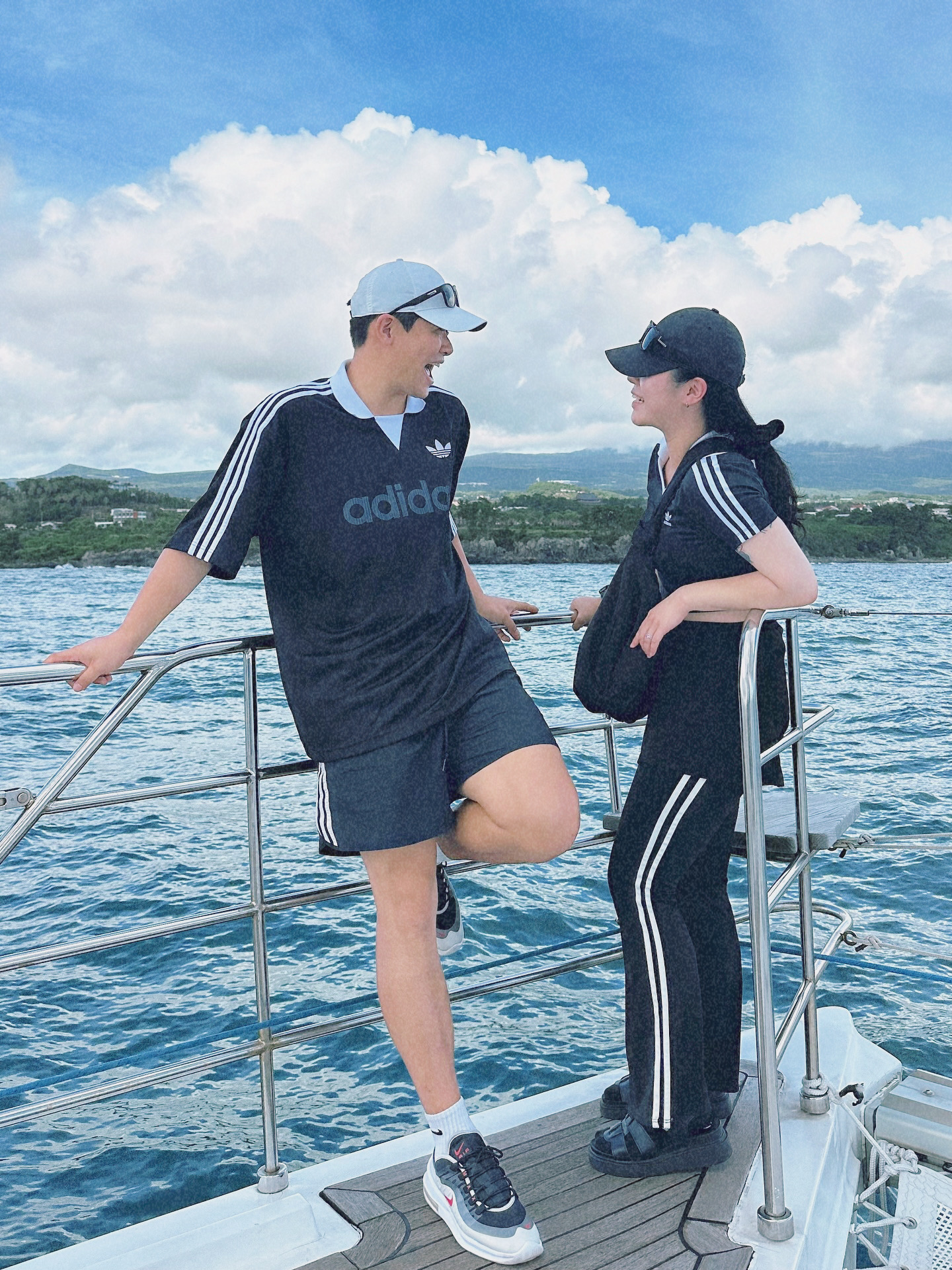 Guest enjoying Grande Bleu Jeju yacht