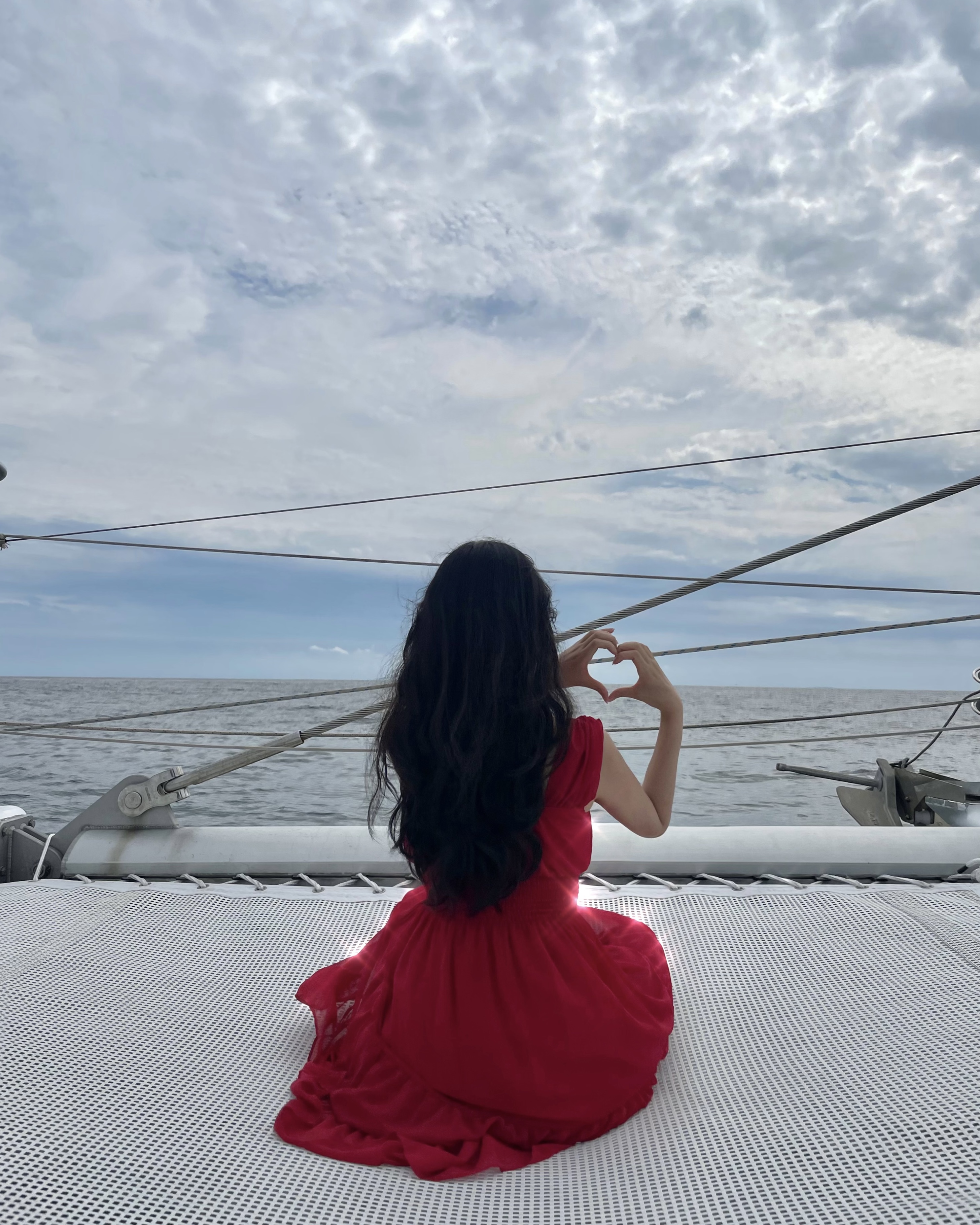 Guest enjoying Grande Bleu Jeju yacht