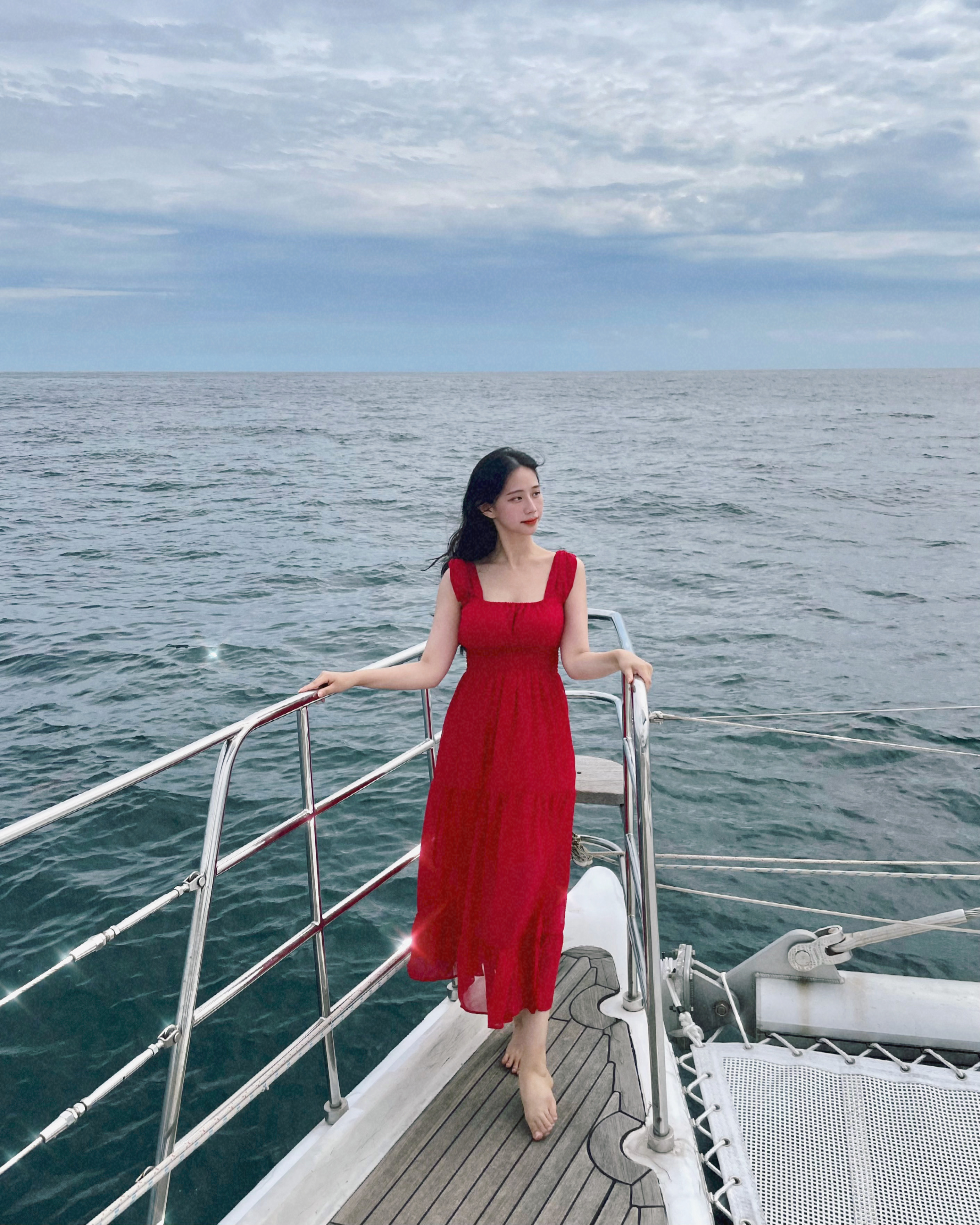 Guest enjoying Grande Bleu Jeju yacht