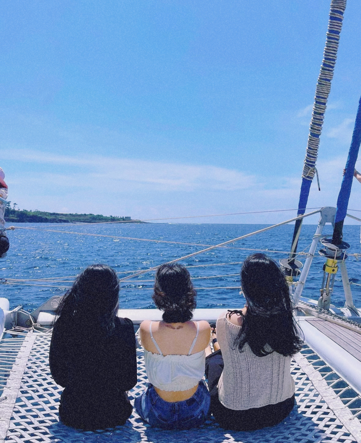 Guest enjoying Grande Bleu Jeju yacht