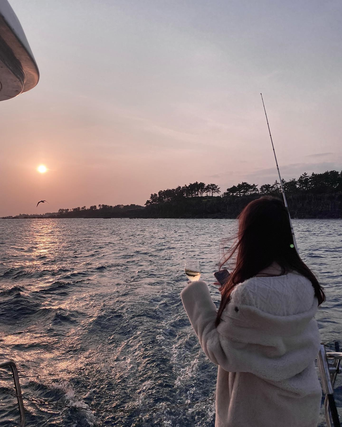 Guest enjoying Grande Bleu Jeju yacht