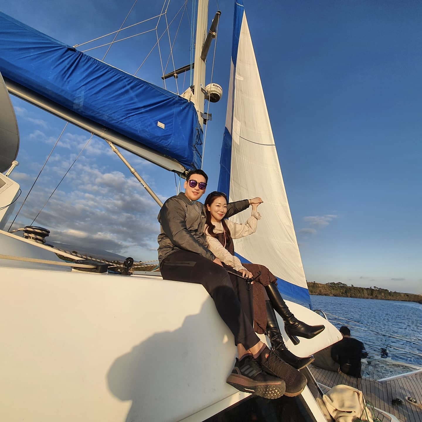 Guest enjoying Grande Bleu Jeju yacht