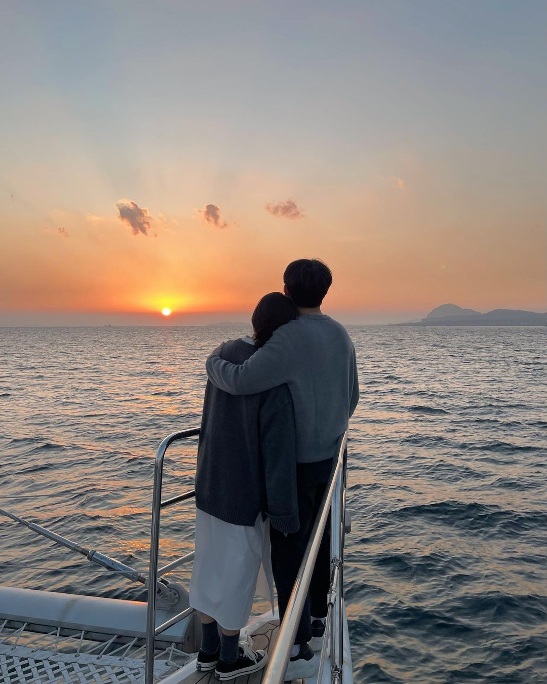 Guest enjoying Grande Bleu Jeju yacht