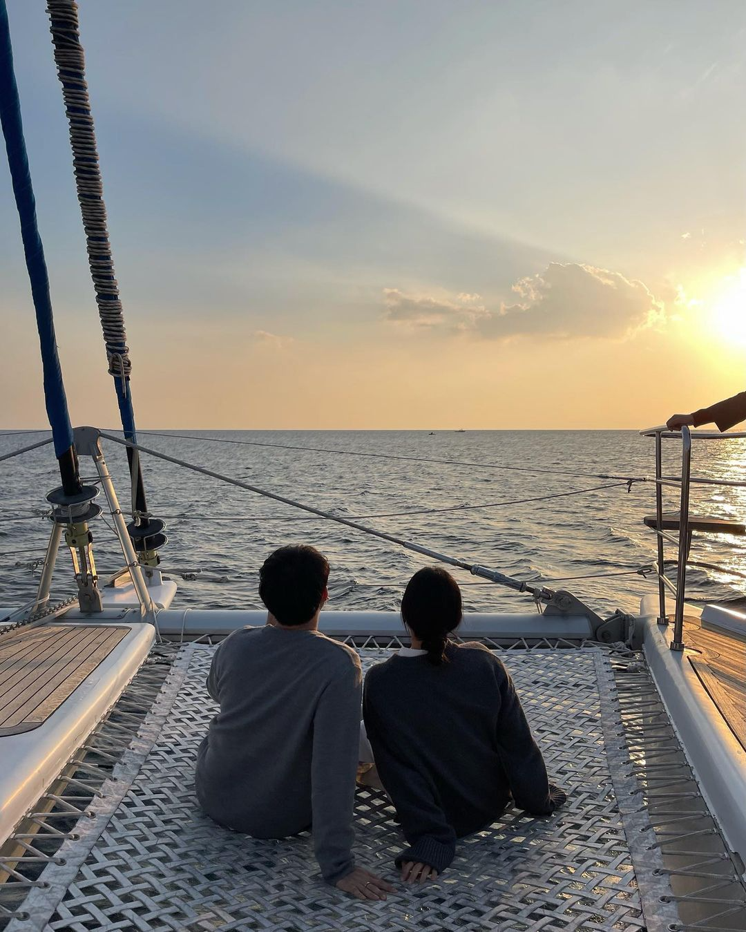 Guest enjoying Grande Bleu Jeju yacht