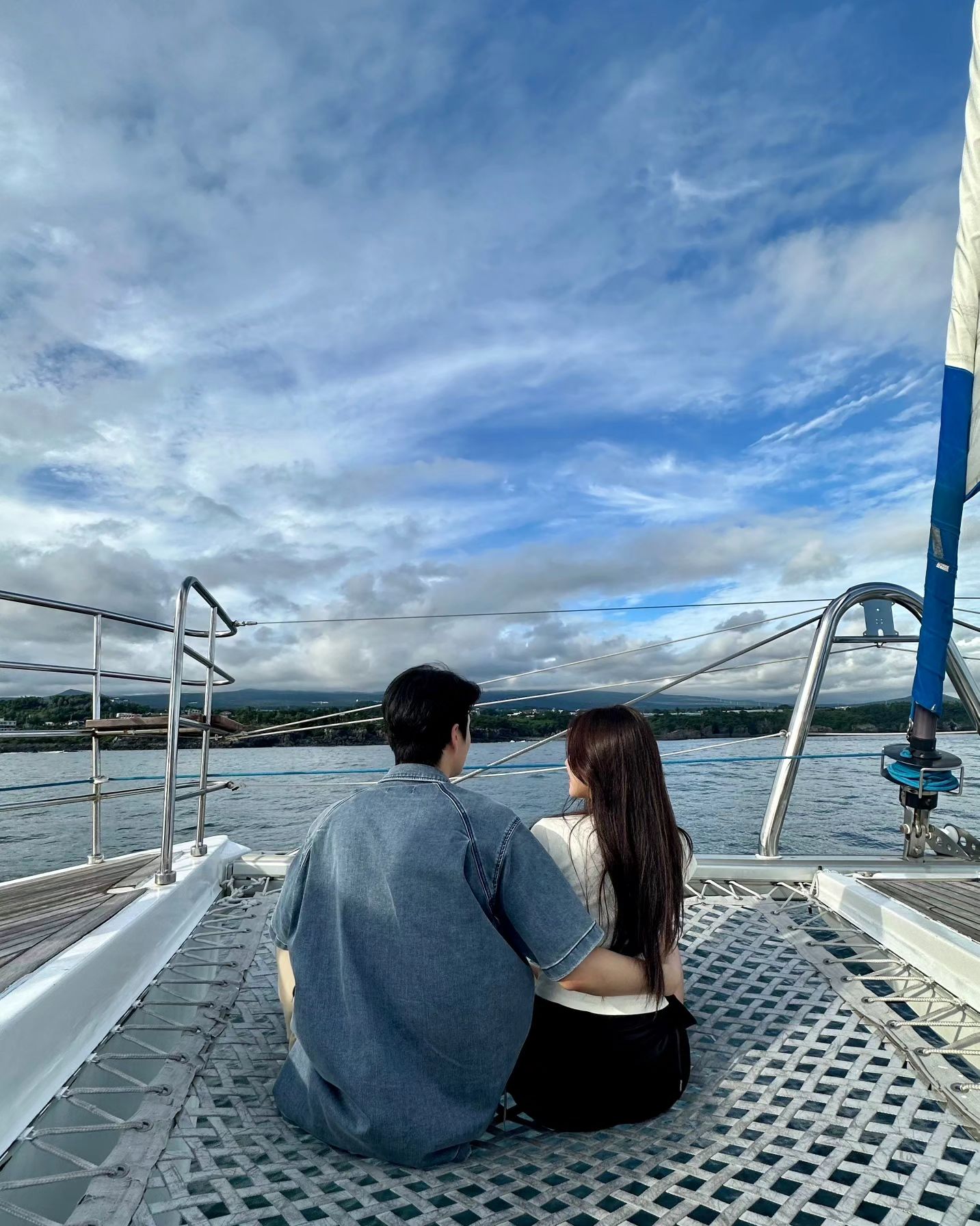 Guest enjoying Grande Bleu Jeju yacht