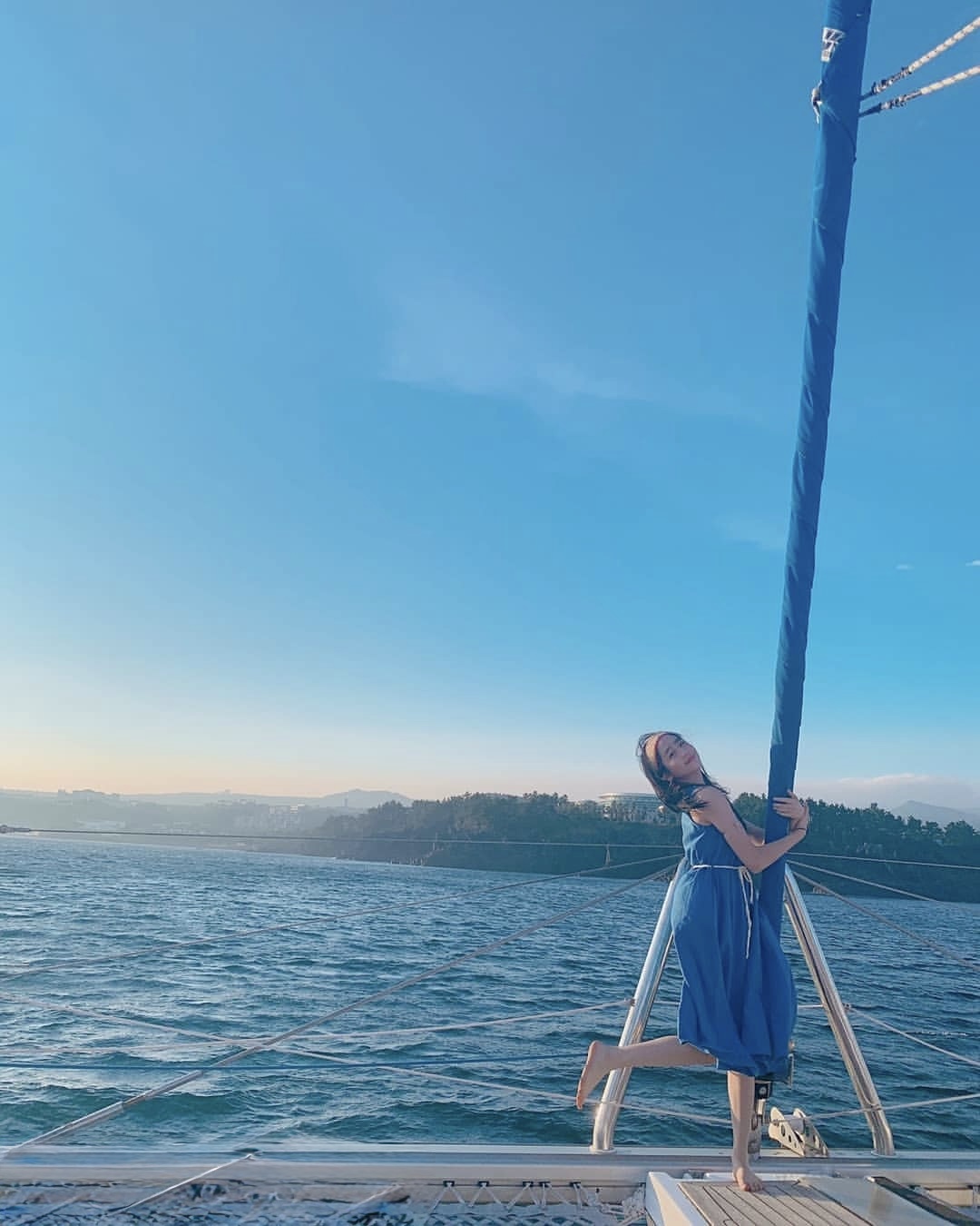 Guest enjoying Grande Bleu Jeju yacht
