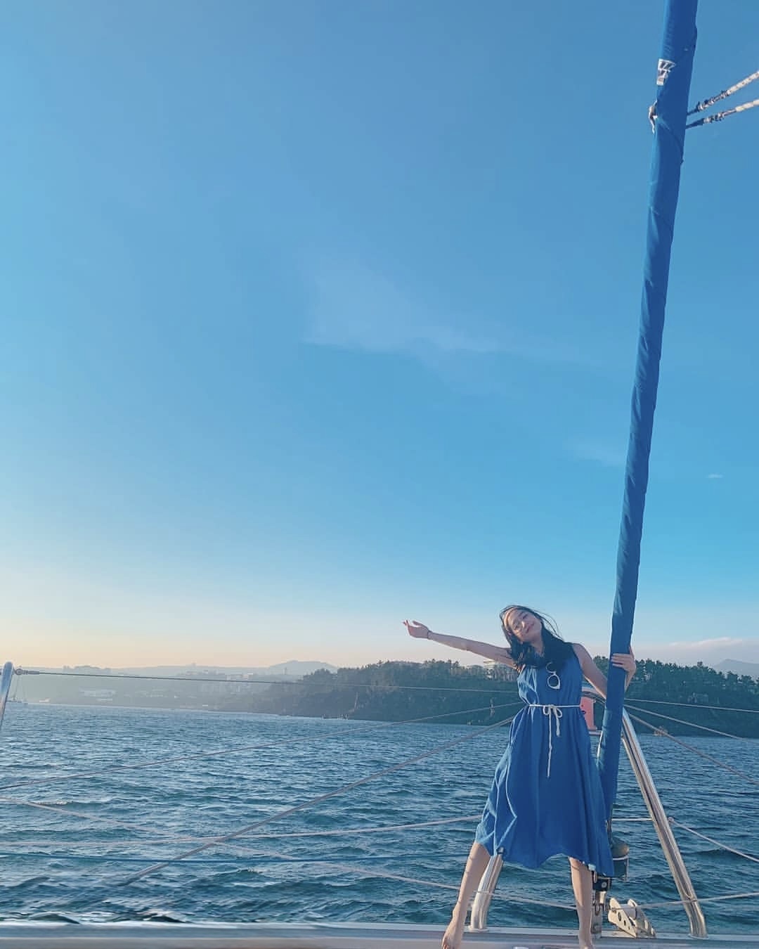 Guest enjoying Grande Bleu Jeju yacht