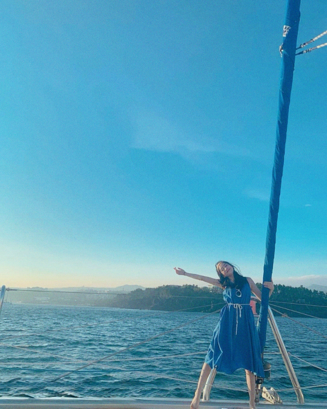Guest enjoying Grande Bleu Jeju yacht