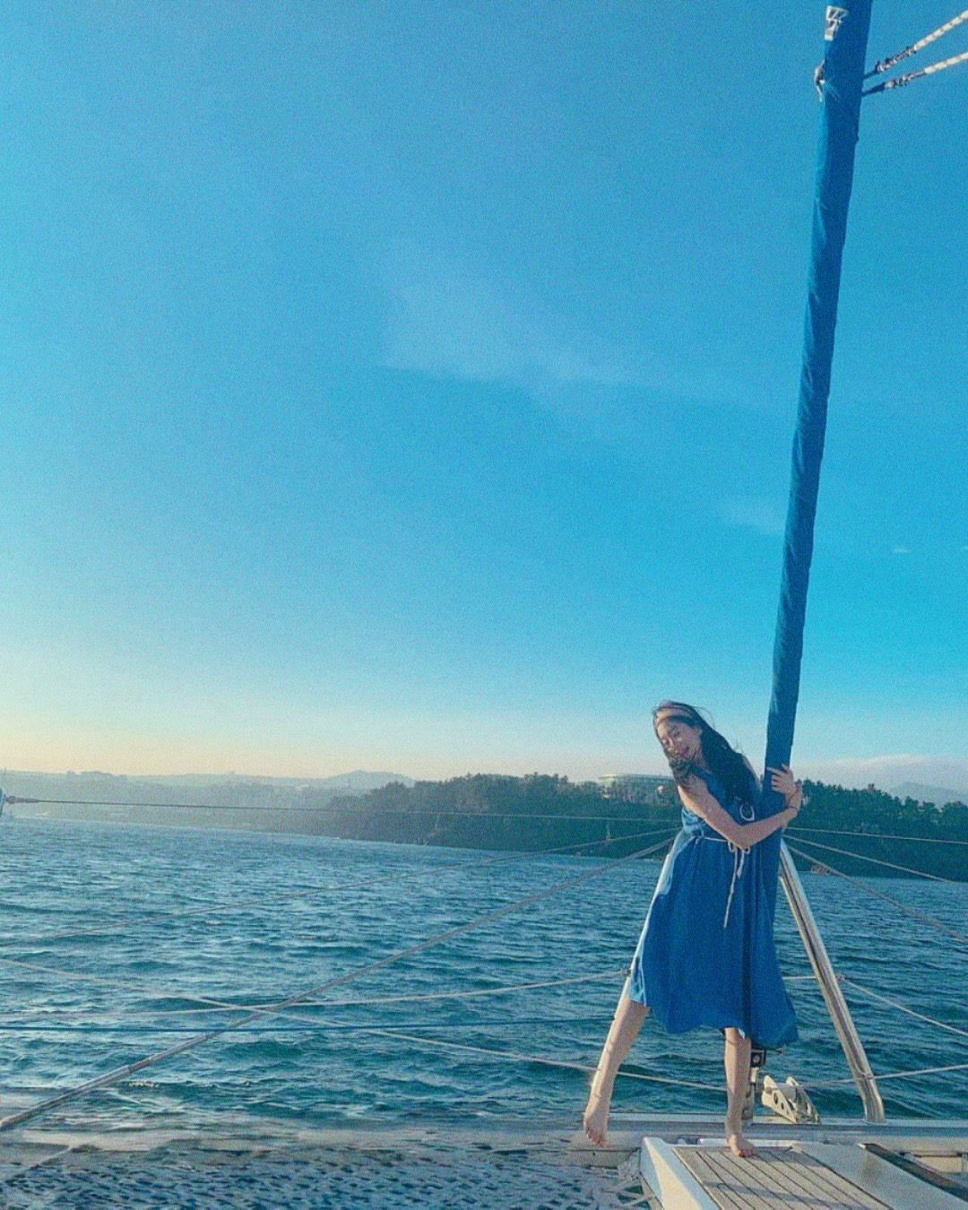 Guest enjoying Grande Bleu Jeju yacht