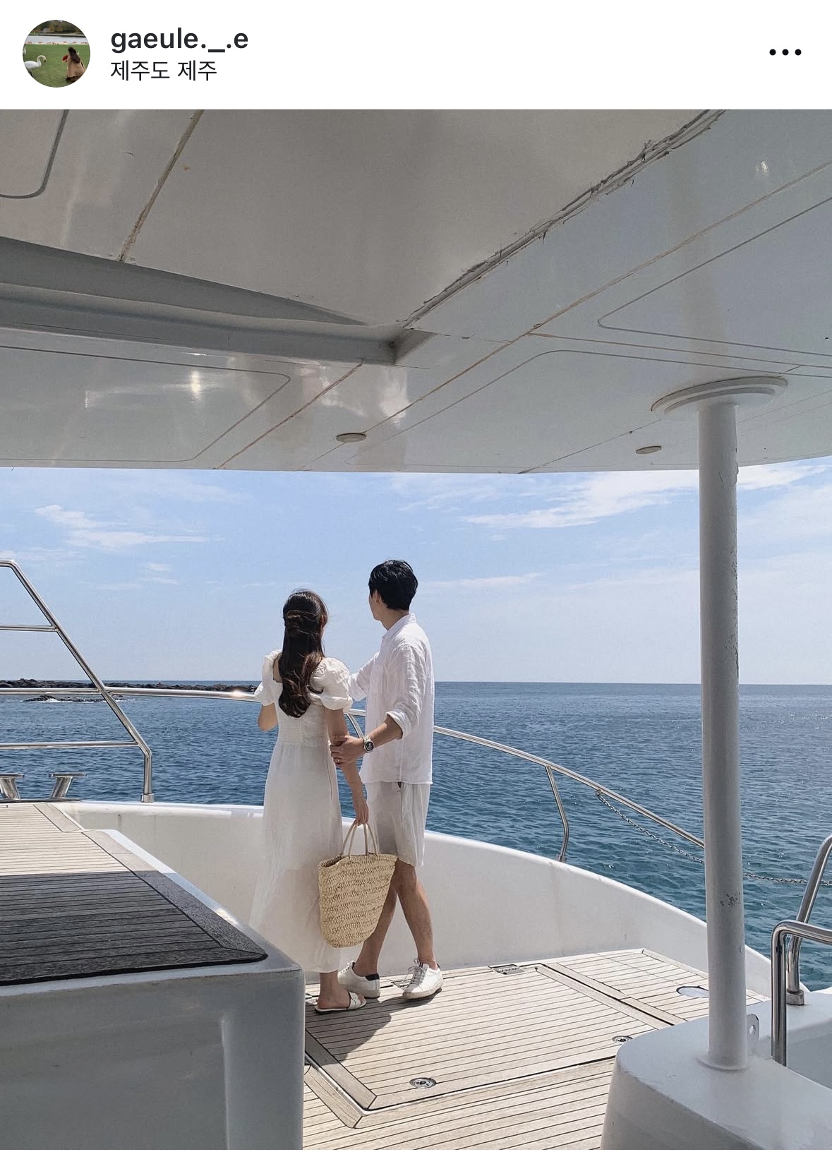 Guest enjoying Grande Bleu Jeju yacht