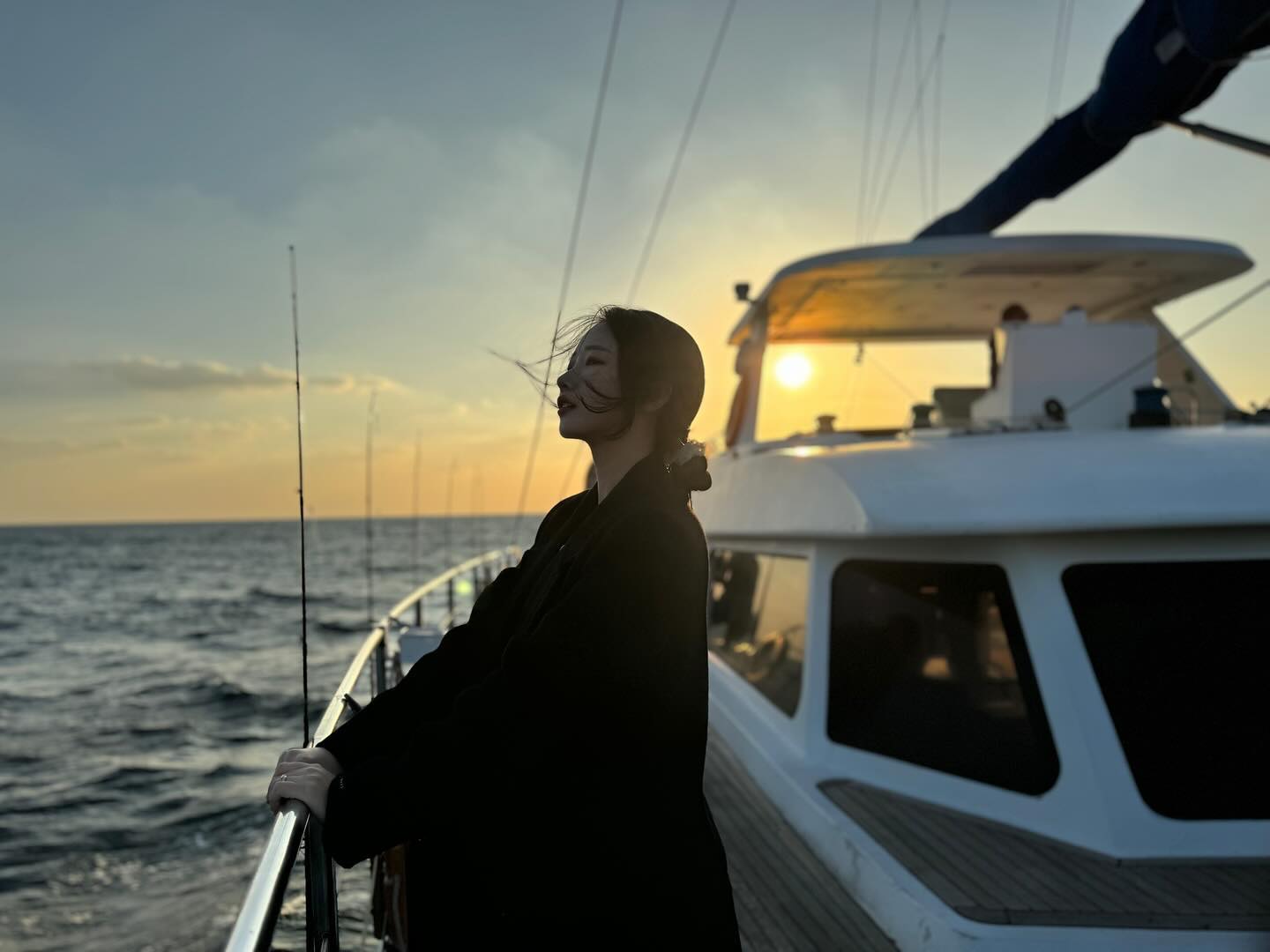 Guest enjoying Grande Bleu Jeju yacht