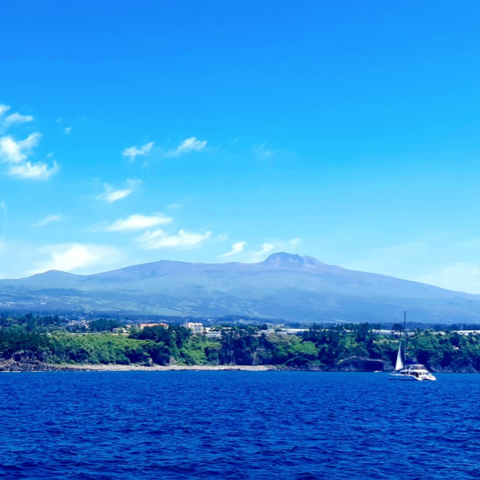 Grande Bleu Jeju sunset sailing