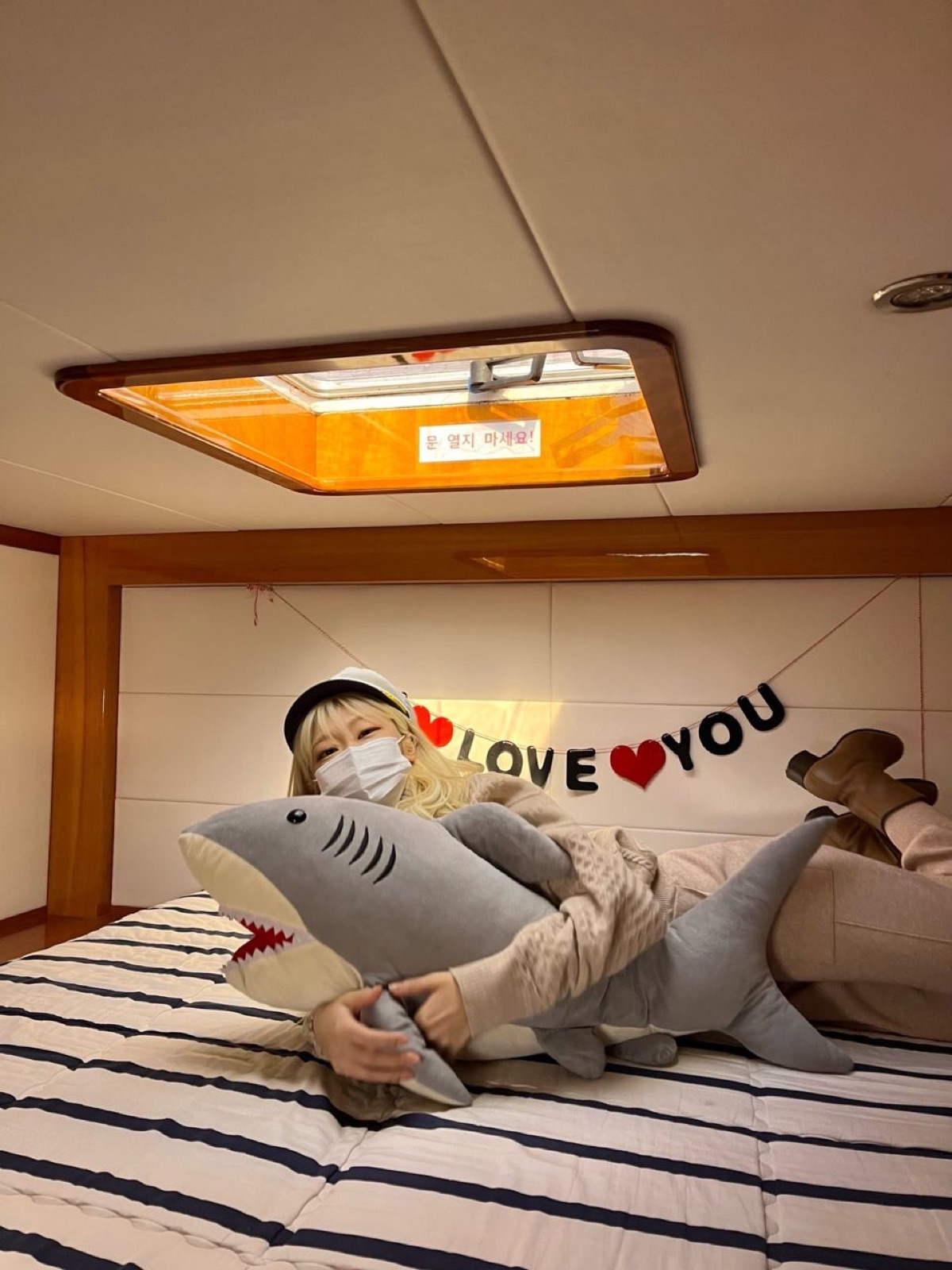 Traveler on Grande Bleu sunset cruise