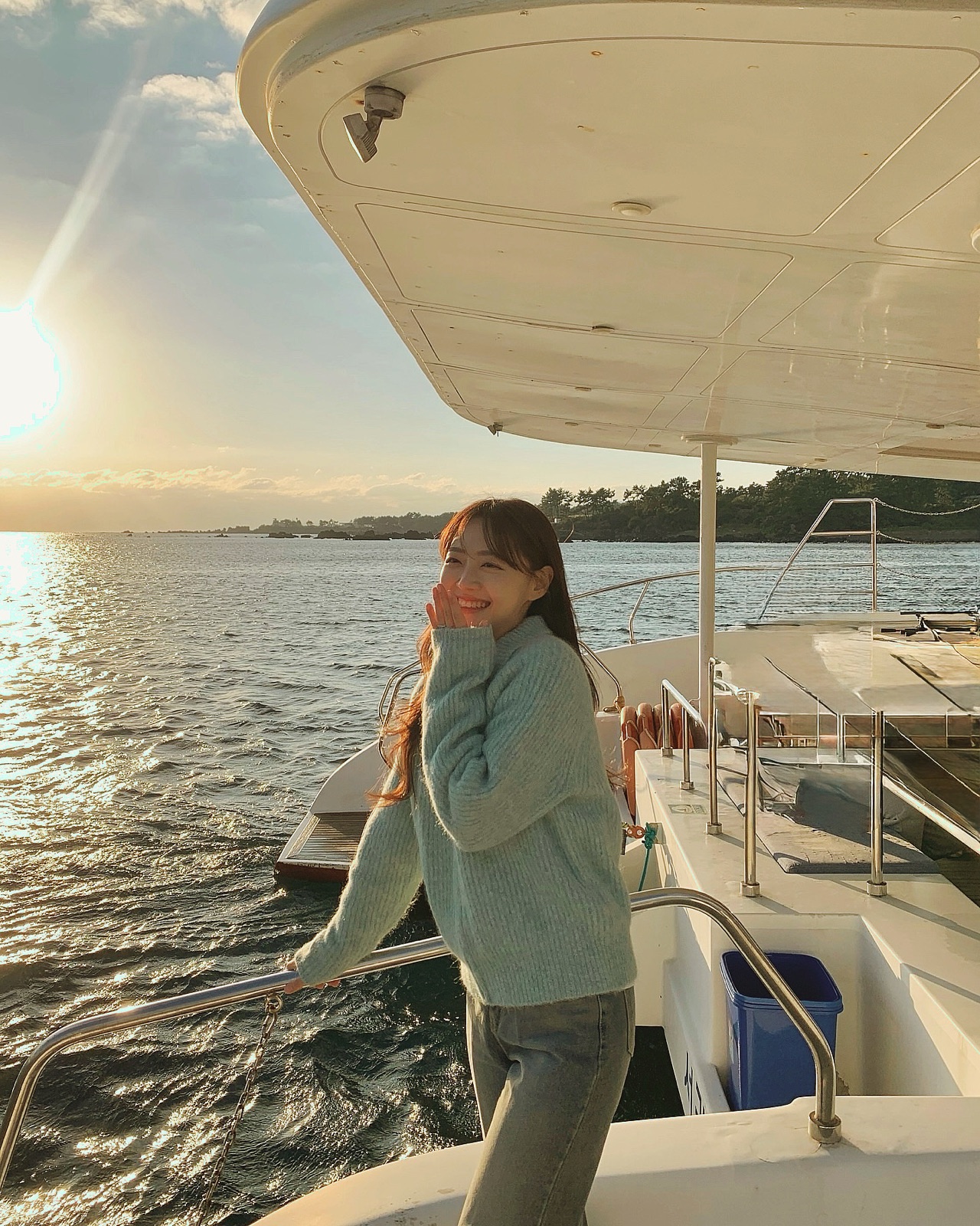 Traveler enjoying Grande Bleu