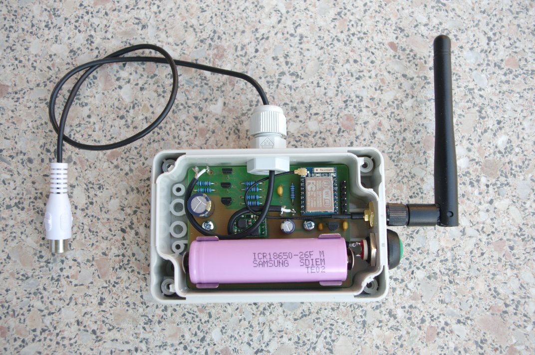 waterproof case with external antenna