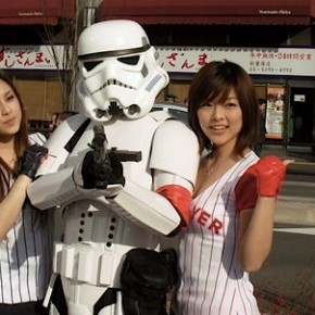 Stormtrooper with hot japanese girls