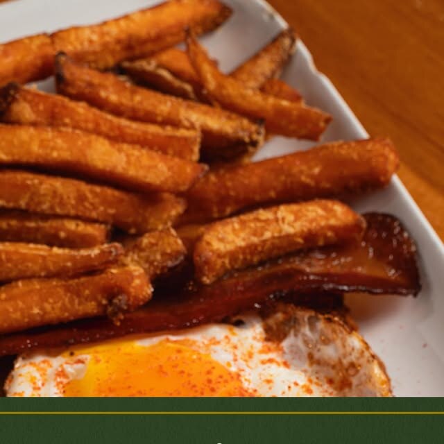 Plato con bacon, huevo y patatas publicado por Bar Veni