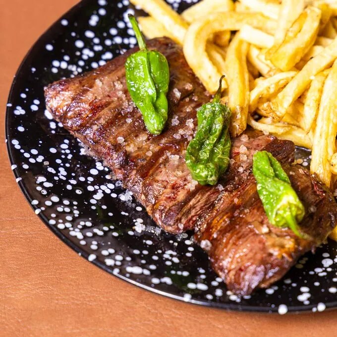 Carne a la brasa de MILA Restaurante