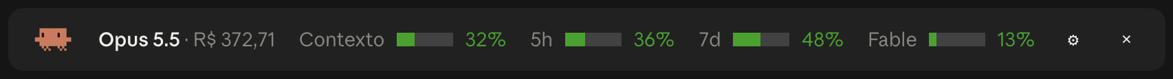 The band in the Claude desktop app: pixel crab mascot, Opus 5.5, cost R$ 372,71, and bars for Contexto 32%, 5h 36%, 7d 48% and Fable 13%, then the settings gear and the close mark