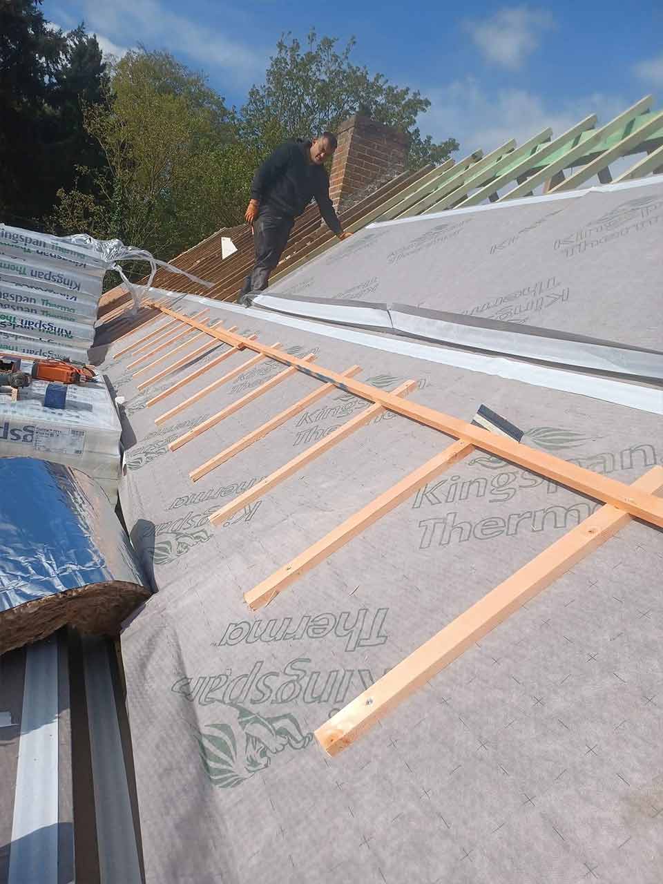 Isolation thermique de toiture par l'extérieur et l'intérieur