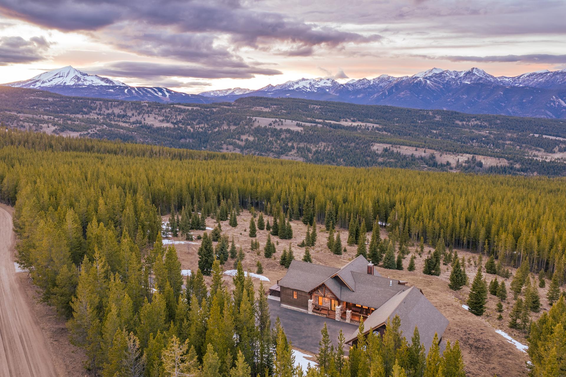 Interior of the immaculately maintained mountain home at 165 Trophy Bull Drive