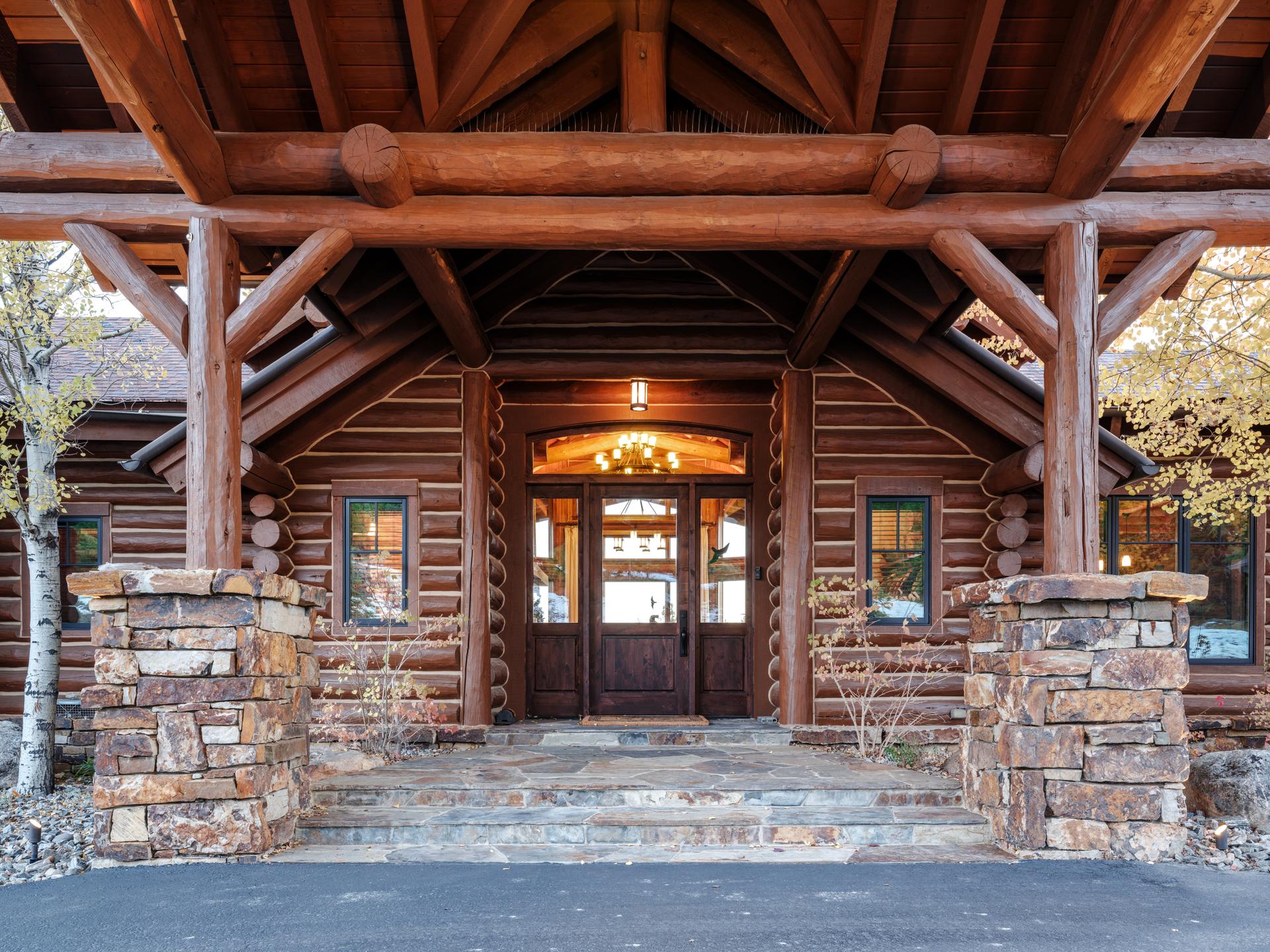 168 Charlie Russell Loop — interior detail